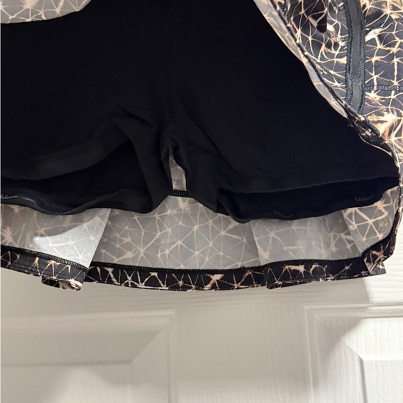 Lululemon Pace Revival Skort - 2 Way Stretch in Multi/ Black - Size 4 - Picture 4 of 5